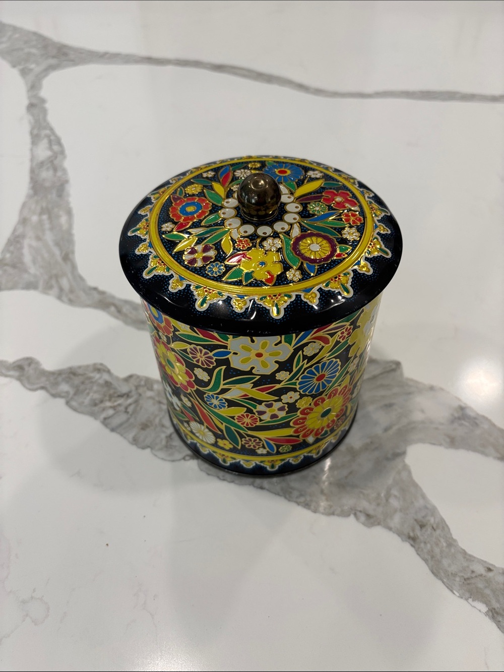 Vintage Daher Long Island
NY Tin Canister  Floral
Made In England 11101